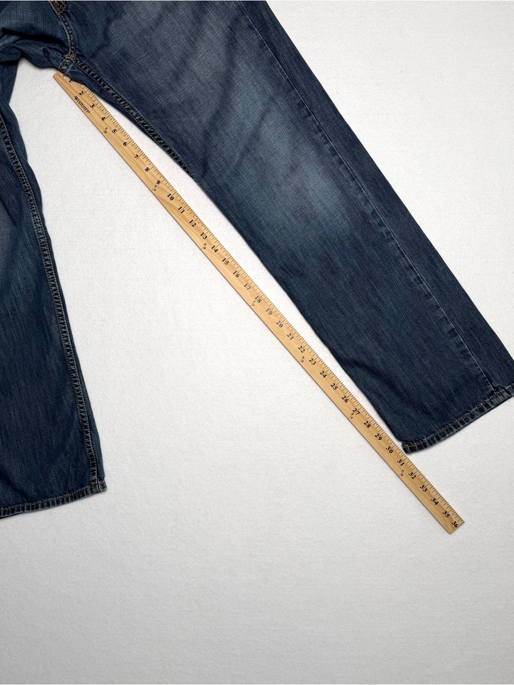 Levi's 514 Straight Fit Jeans Medium Wash Actual Size 32X31 READ DESCRIPTION - Picture 12 of 15